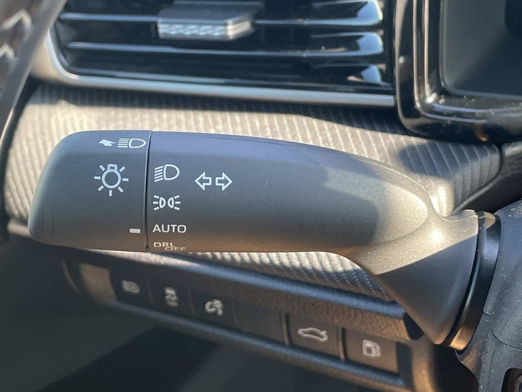 Used 2025 Toyota Camry SE FWD image 31