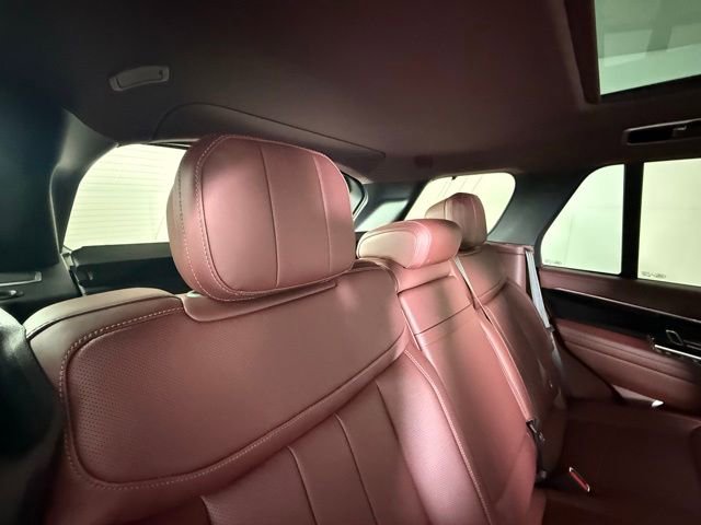 New 2025 Land Rover Range Rover SE image 26