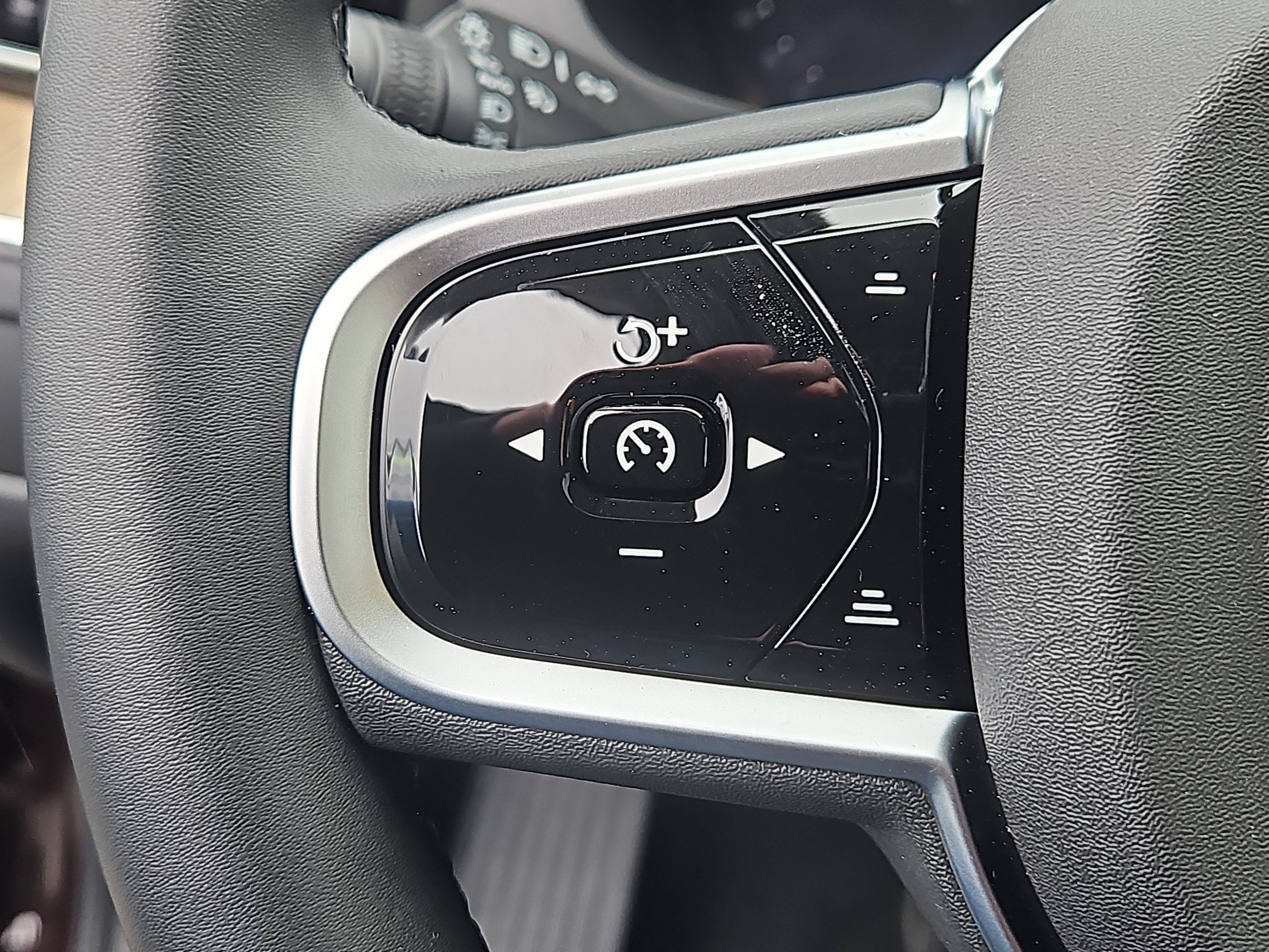 New 2026 Volvo XC60 B5 Ultra w/ Protection Package Premier image 14