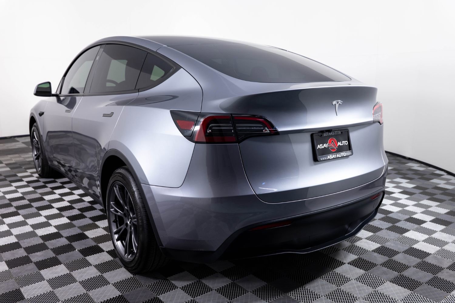 Used 2025 Tesla Model Y Long Range RWD image 5