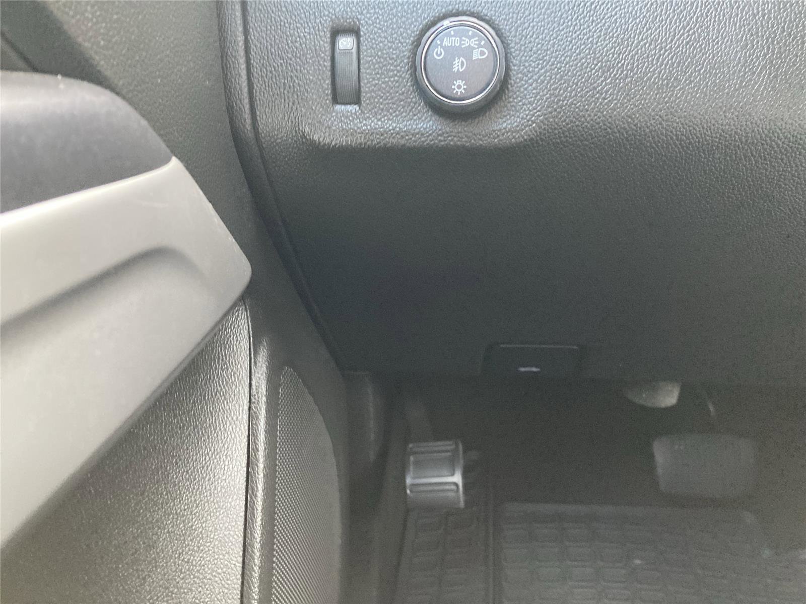 Used 2021 Chevrolet Colorado LT w/ LT Convenience Package image 16