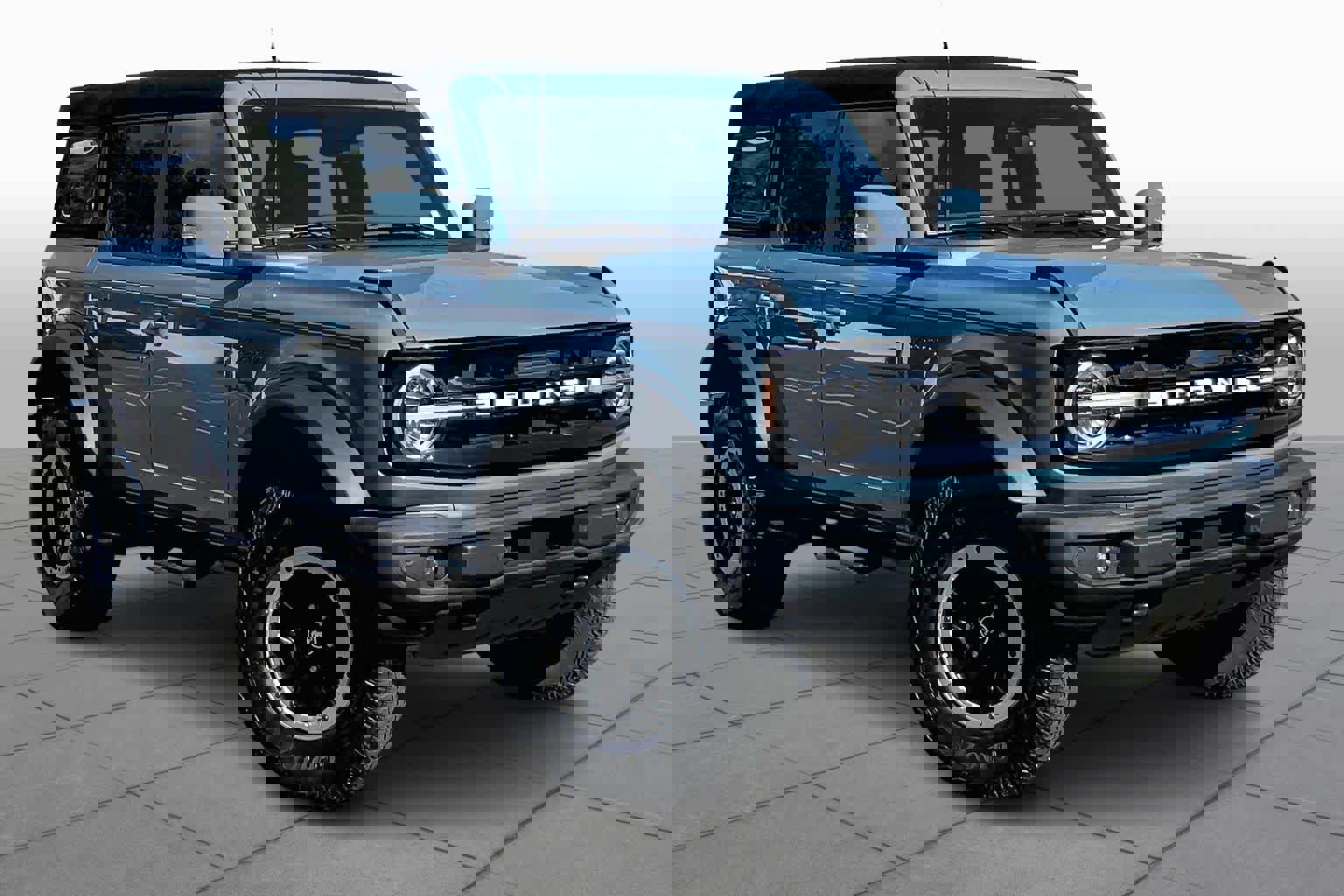 Used 2023 Ford Bronco Outer Banks w/ Sasquatch Package image 3