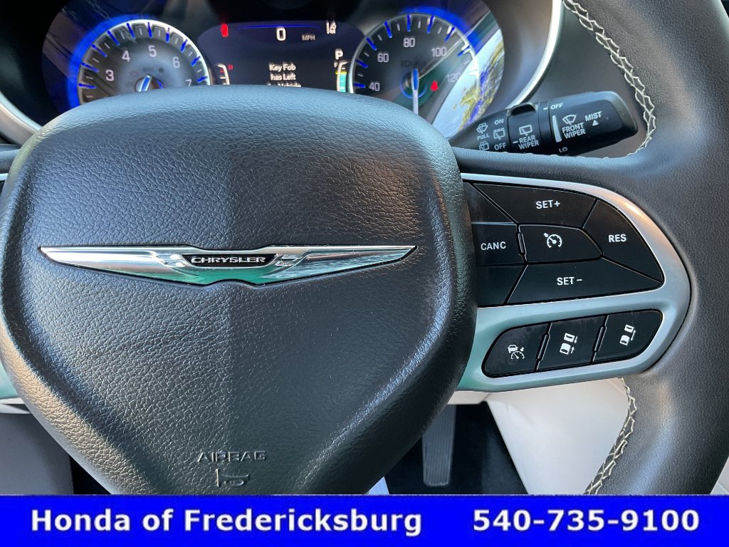 Used 2024 Chrysler Pacifica Touring-L FWD image 37