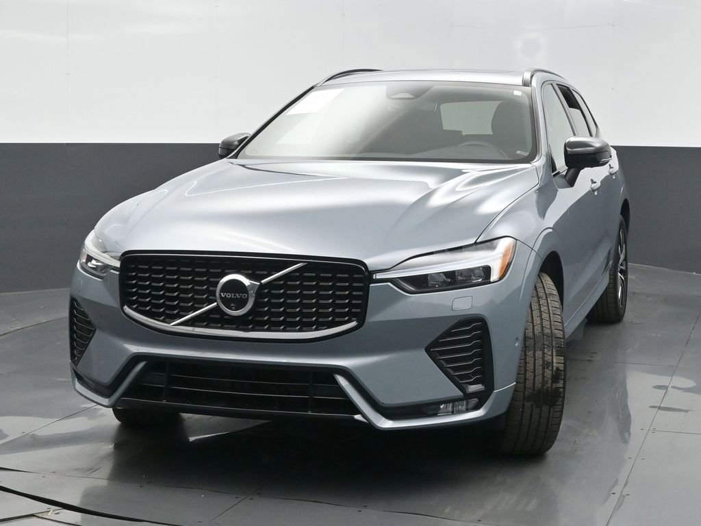 Used 2024 Volvo XC60 B5 Plus AWD/4WD image 3