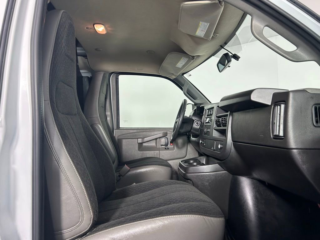 Used 2024 GMC Savana 2500 w/ Driver Convenience Package image 10