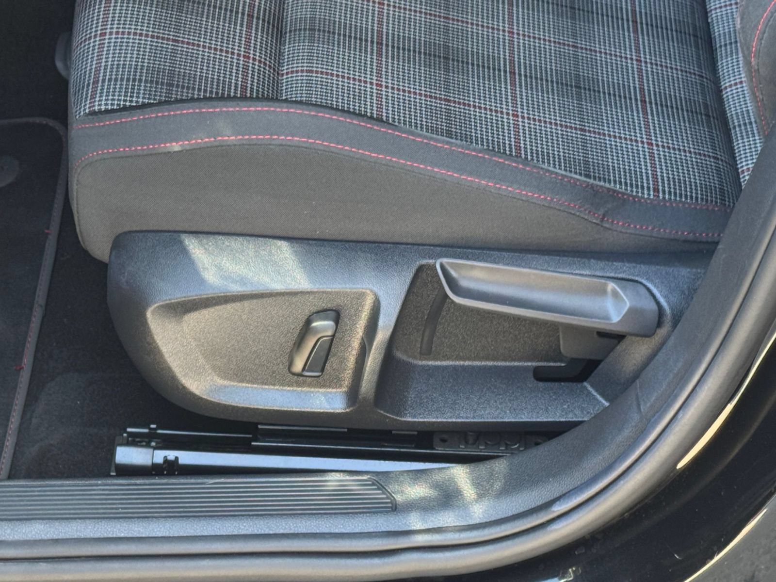 Used 2026 Volkswagen Golf S FWD image 22