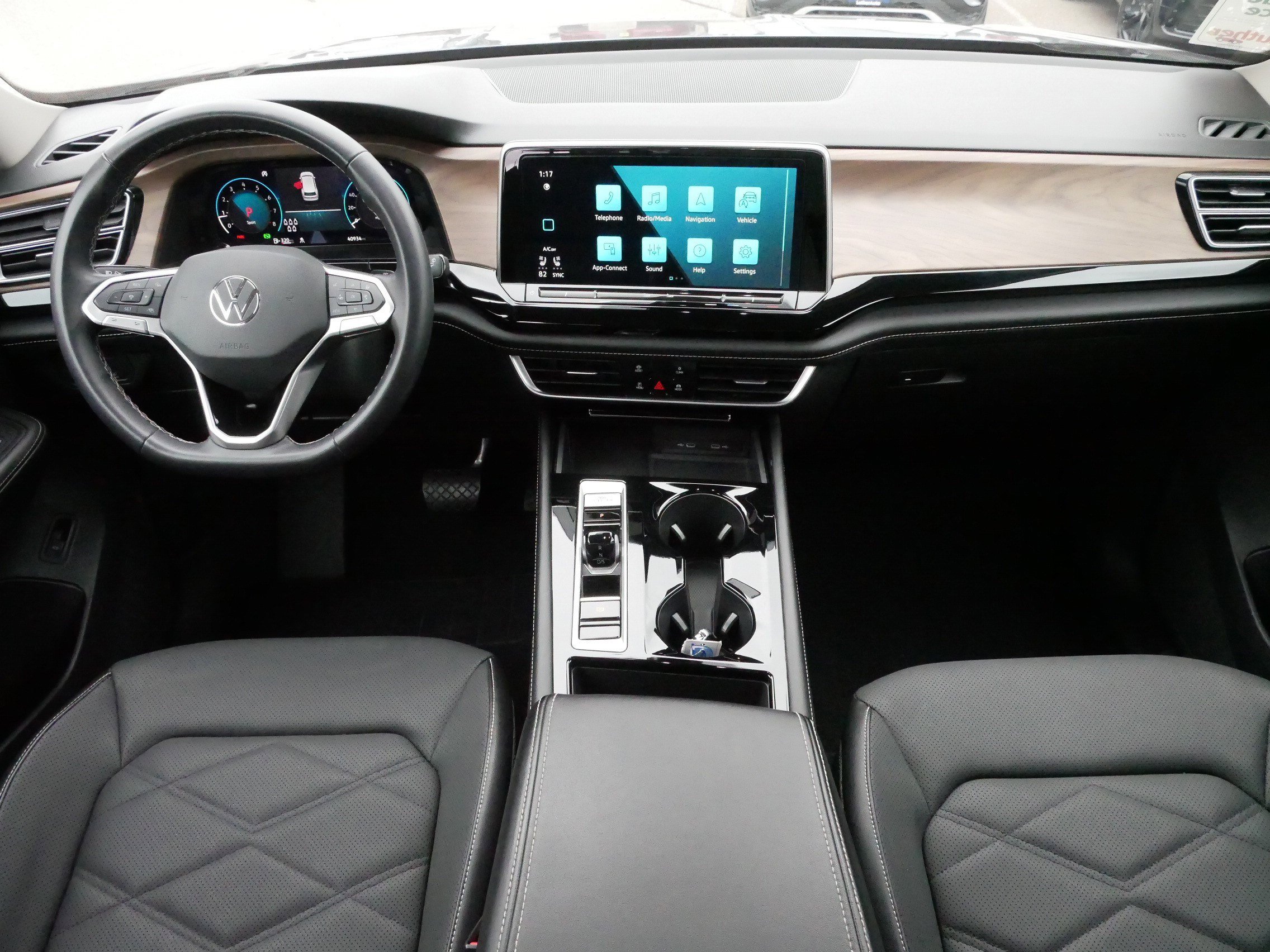 Certified 2024 Volkswagen Atlas SE image 10