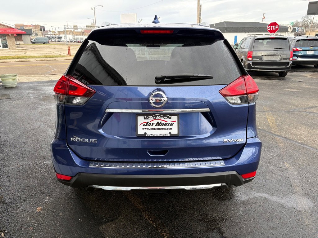 Used 2018 Nissan Rogue SV w/ Sun & Sound Touring Package image 4