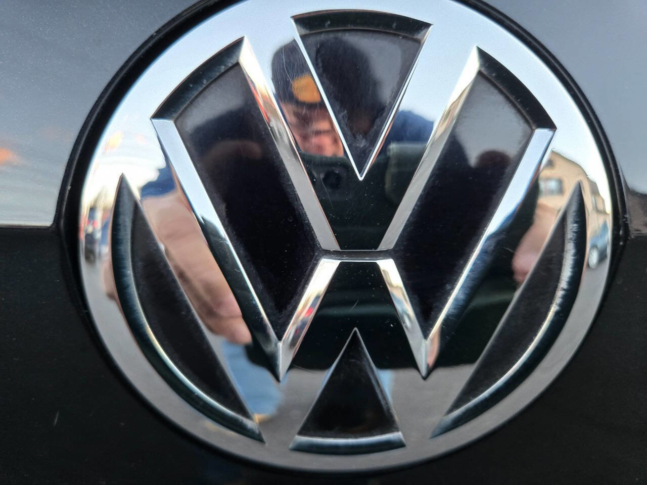 Used 2018 Volkswagen Golf S image 11