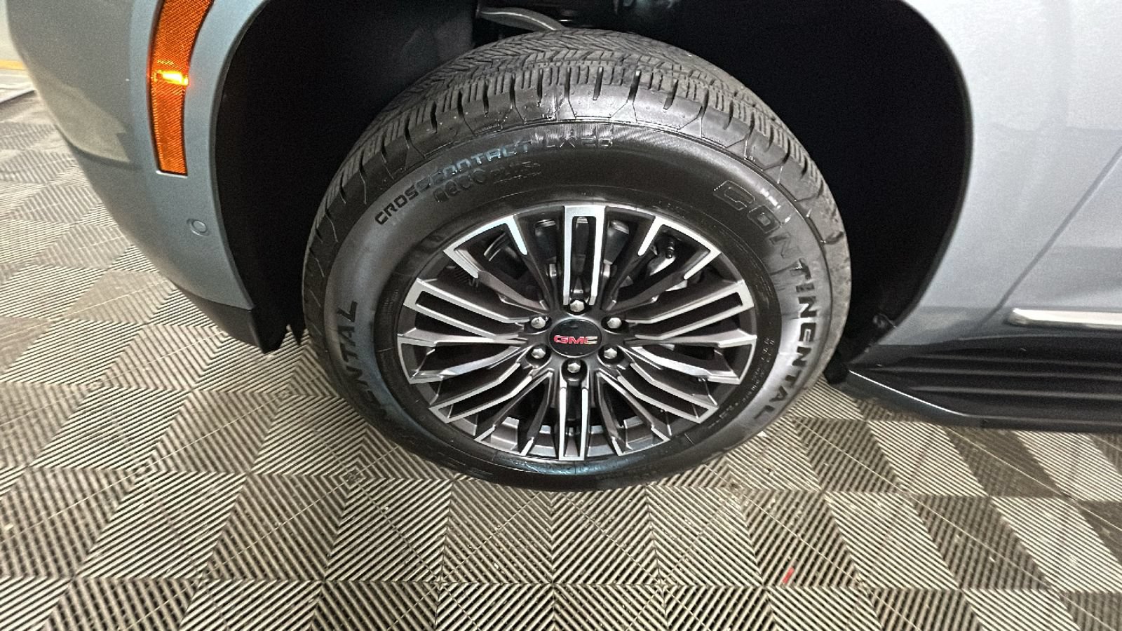 Used 2025 GMC Yukon Elevation w/ LPO, Floor Liner Package AWD/4WD image 11
