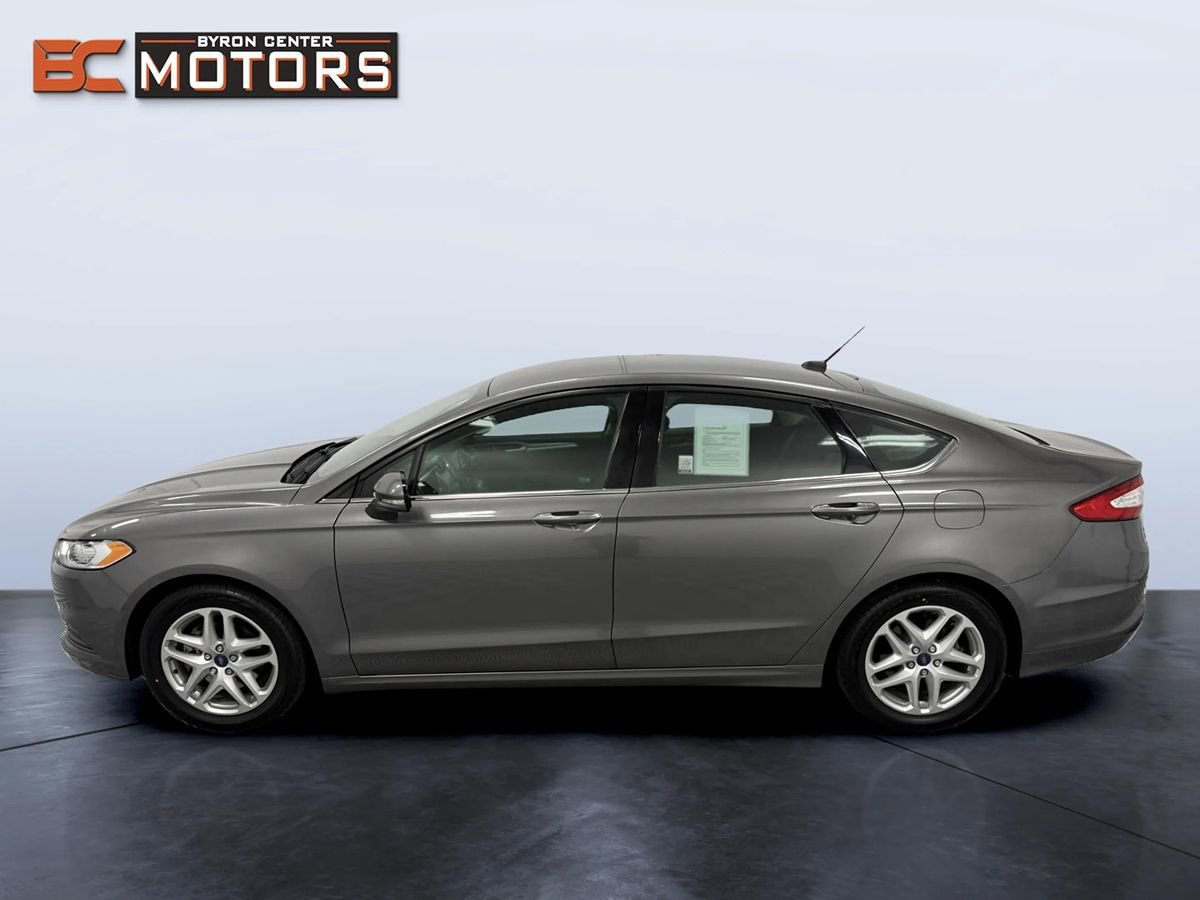 Used 2014 Ford Fusion SE FWD image 3