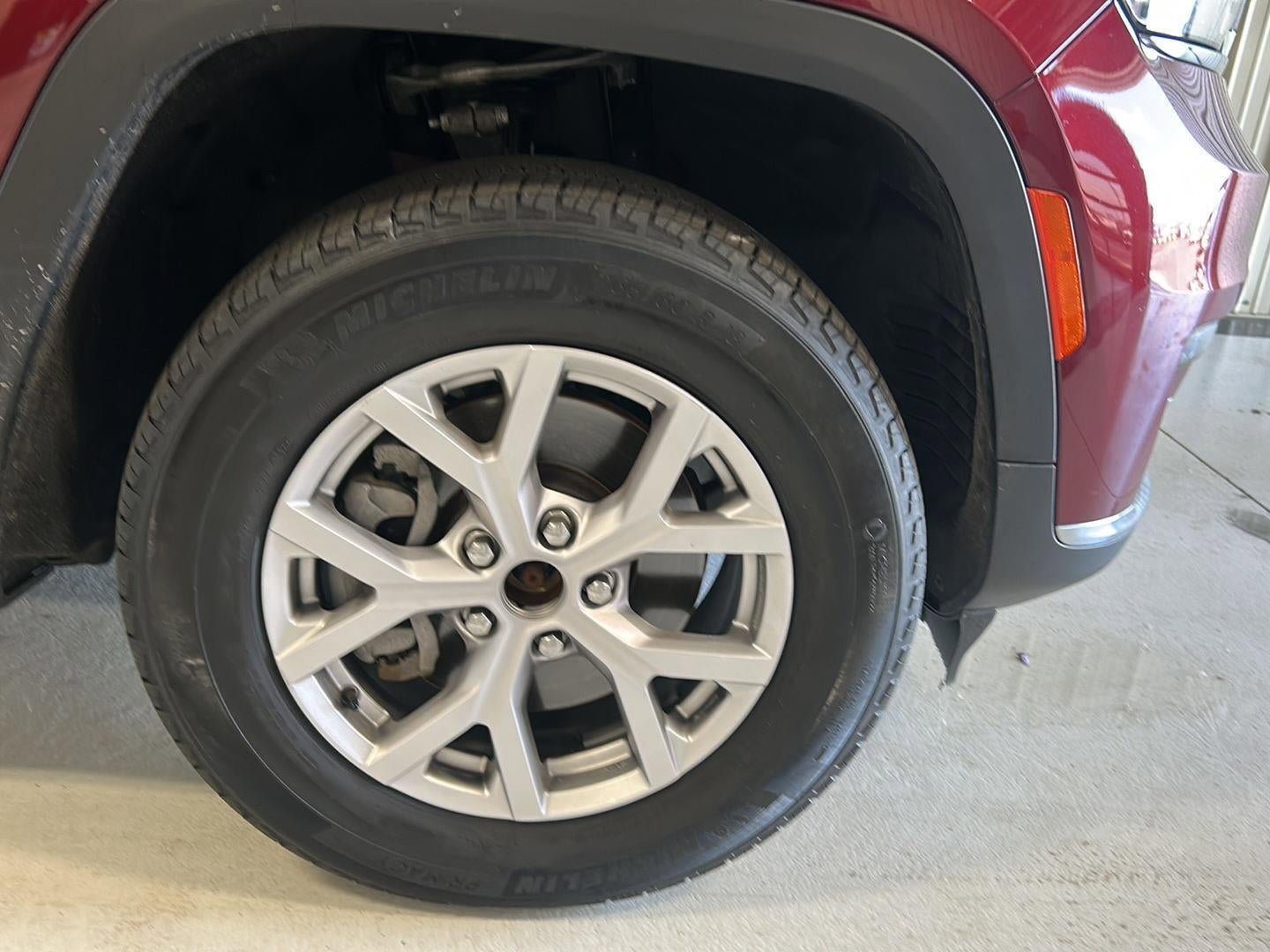 Used 2022 Jeep Grand Cherokee L Limited AWD/4WD image 30