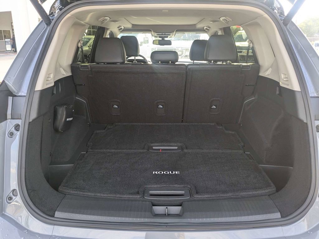 Used 2025 Nissan Rogue Platinum w/ Platinum Premium Package FWD image 13