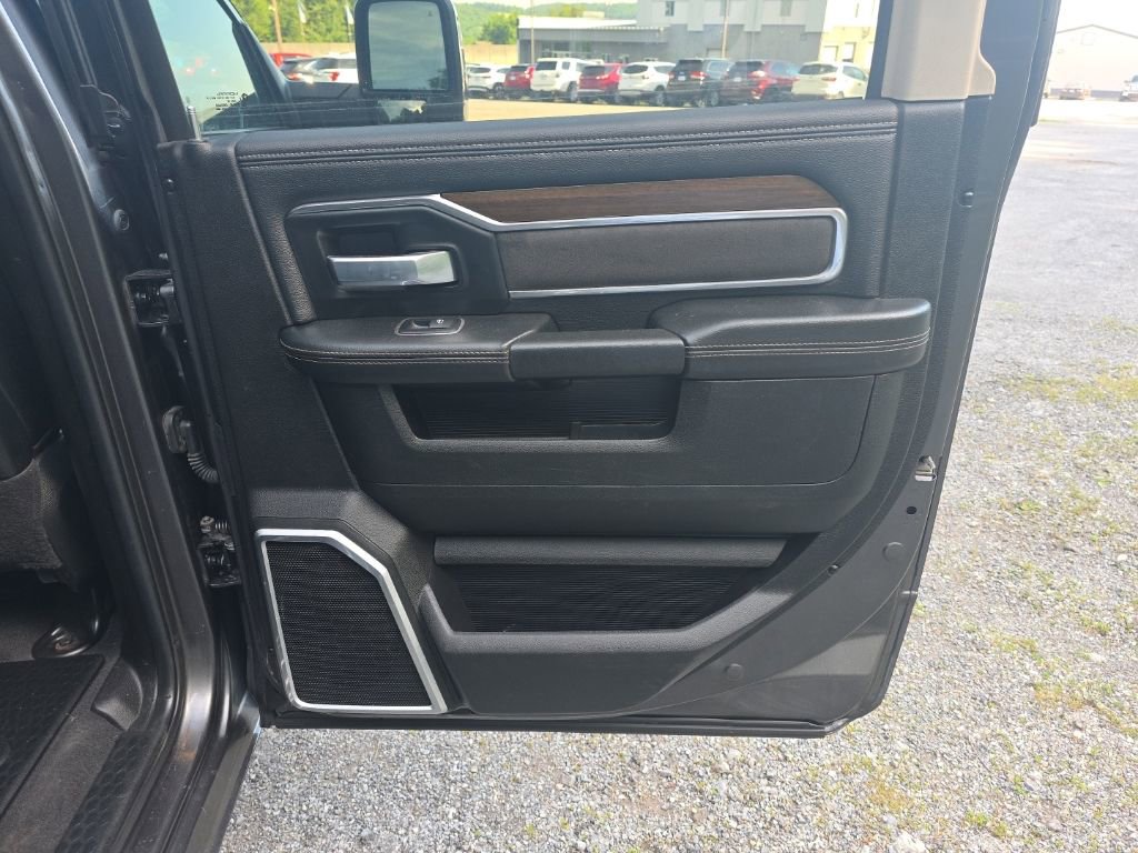 Used 2024 RAM 2500 Laramie AWD/4WD image 18
