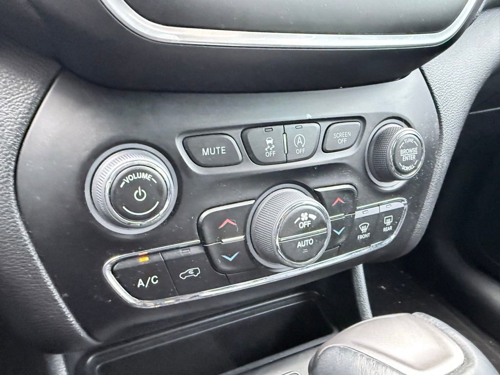 Used 2023 Jeep Cherokee Altitude Lux image 20