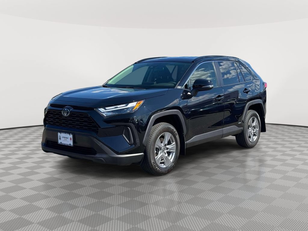Used 2023 Toyota RAV4 LE AWD/4WD image 3
