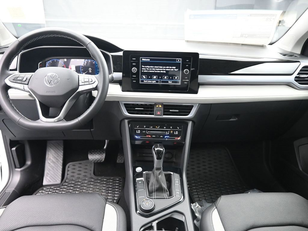 Used 2025 Volkswagen Taos SEL image 9