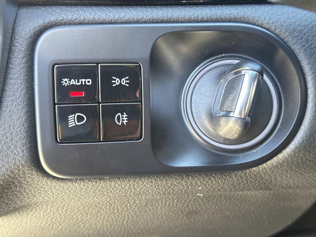 Used 2021 Porsche Cayenne image 23