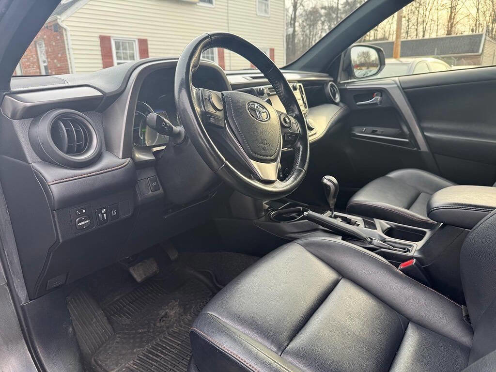 Used 2018 Toyota RAV4 SE image 26