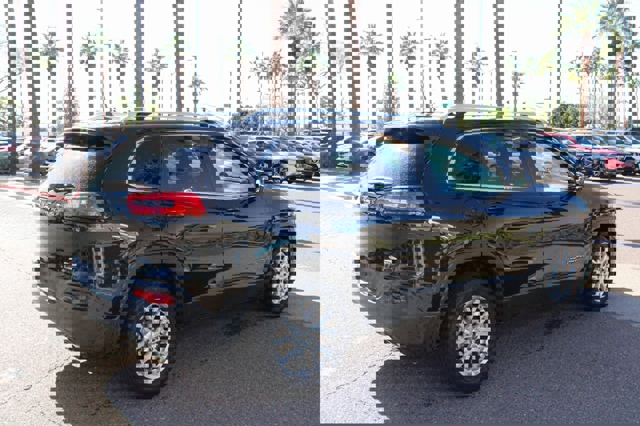 Used 2016 Jeep Cherokee Latitude w/ Cold Weather Group image 5