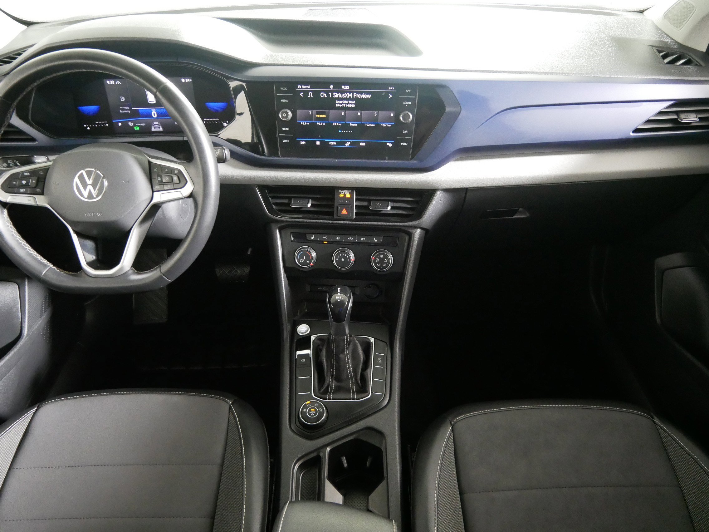 Certified 2022 Volkswagen Taos SE w/ Panoramic Sunroof Package image 10