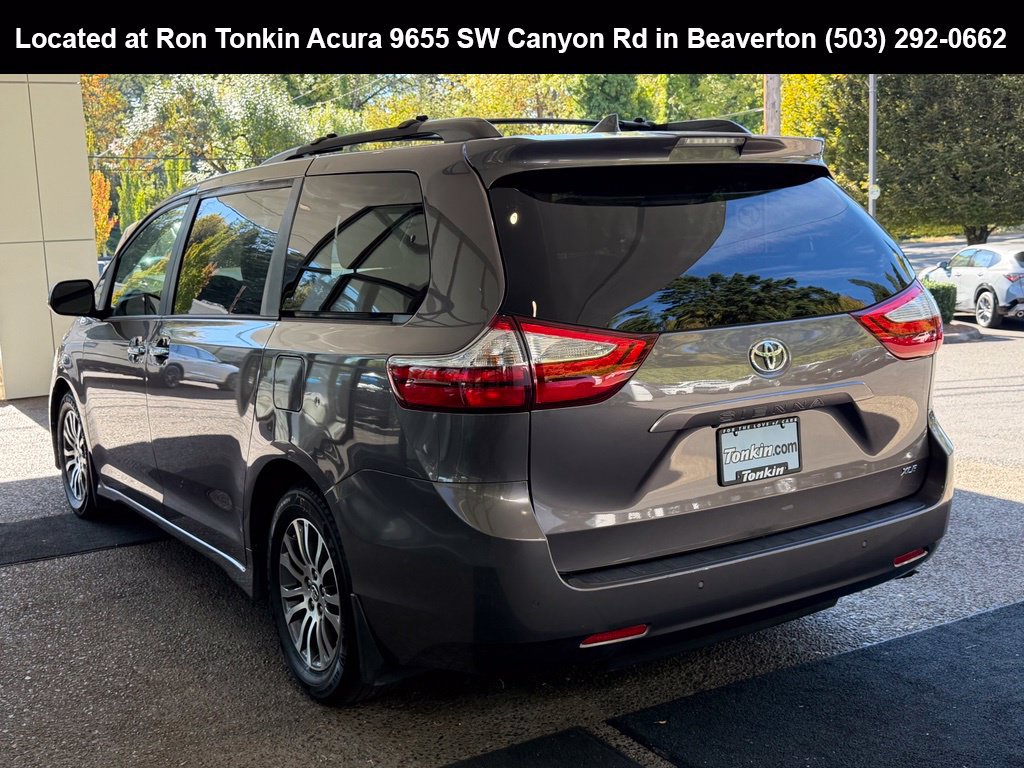 Used 2019 Toyota Sienna XLE w/ XLE Navigation Package FWD image 5