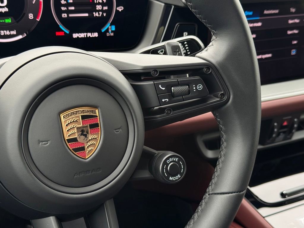 Used 2025 Porsche Cayenne E-Hybrid Coupe AWD/4WD image 23