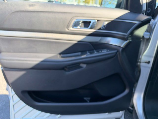 Used 2019 Ford Explorer XLT w/ Equipment Group 201A AWD/4WD image 26