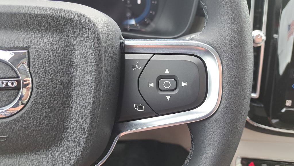 Used 2023 Volvo XC40 B5 Plus w/ Driver Assist Package image 23