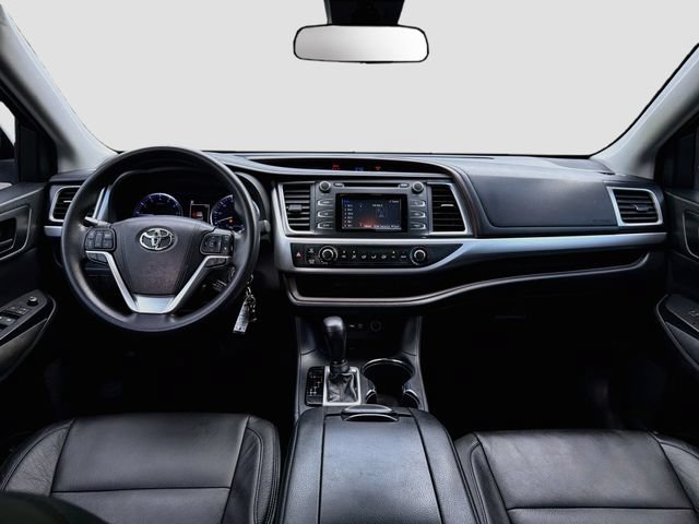 Used 2019 Toyota Highlander LE FWD image 18