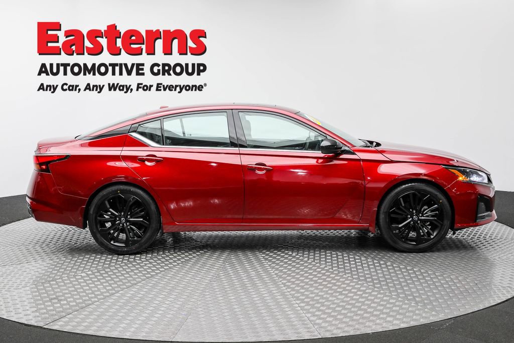 Used 2023 Nissan Altima 2.5 SR w/ SR Premium Package FWD image 4