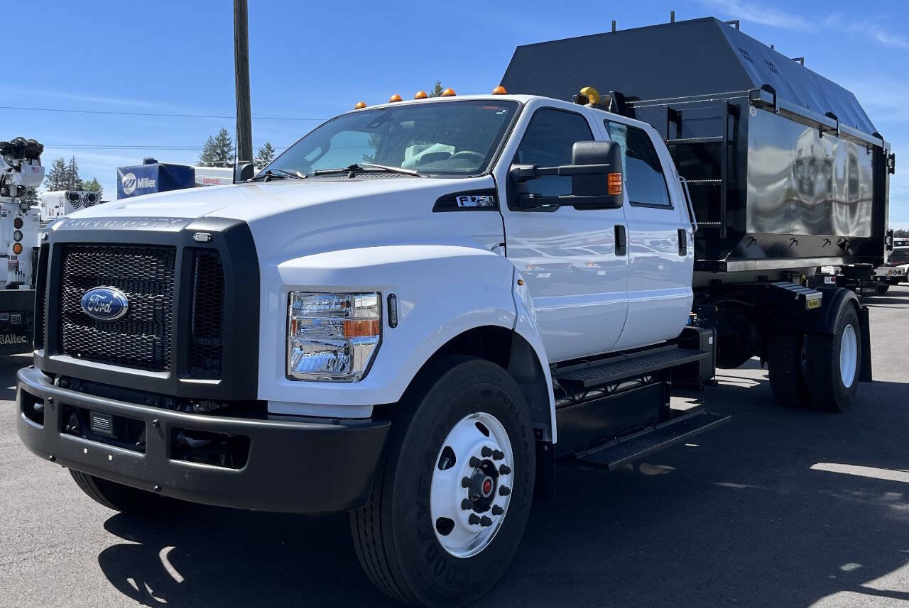 Used 2023 Ford F750 2WD Crew Cab Super Duty
