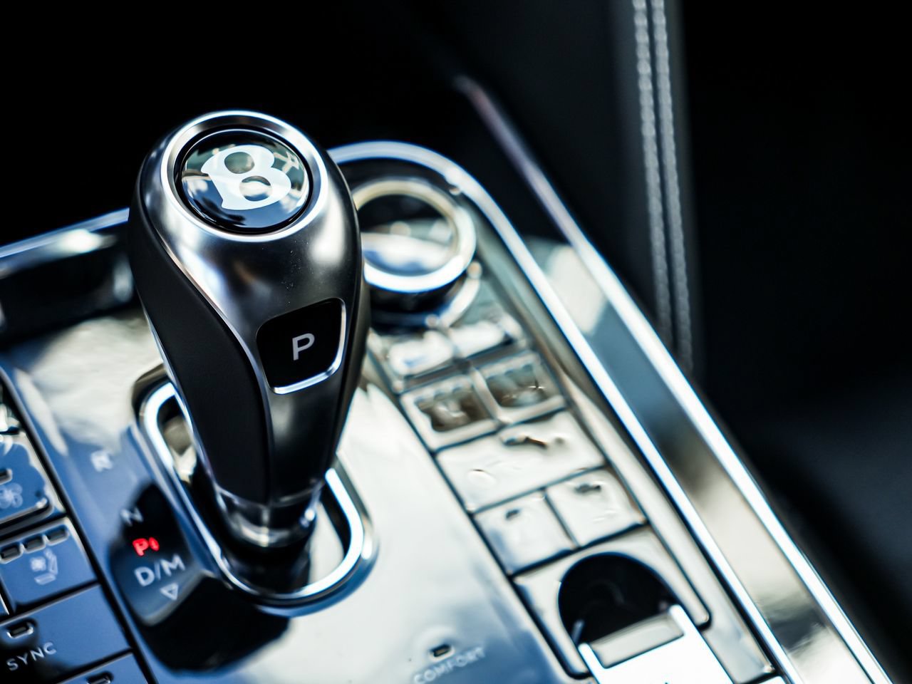 Used 2025 Bentley Flying Spur Plug-In Hybrid AWD/4WD image 22