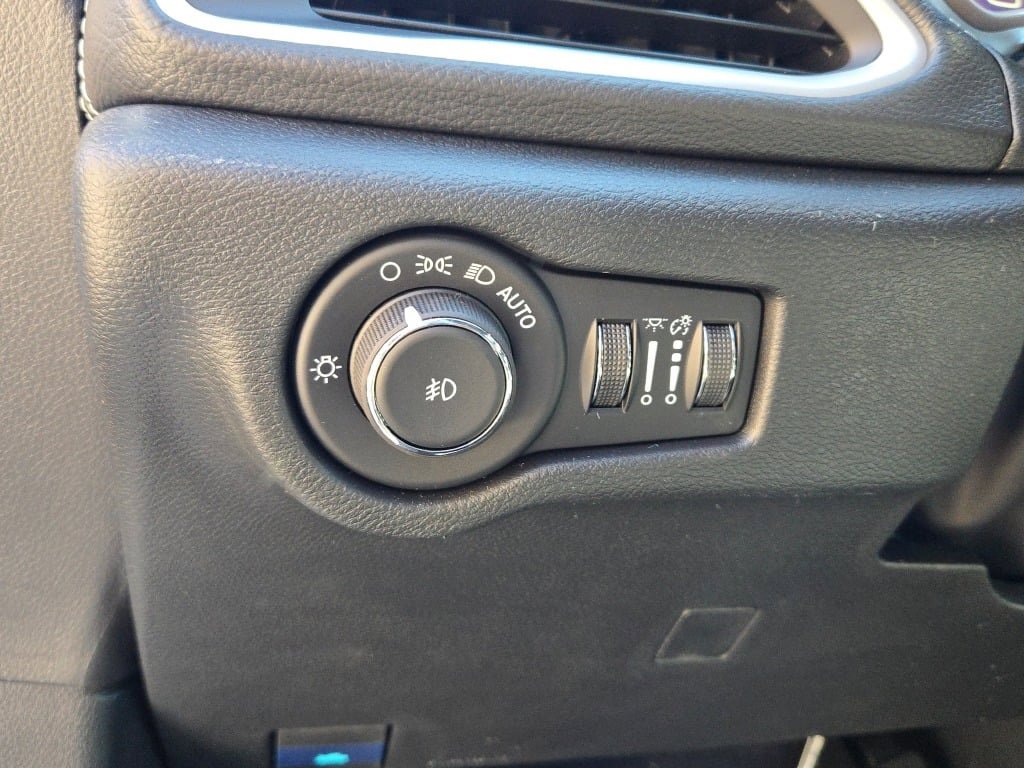 New 2026 Chrysler Pacifica Select image 26