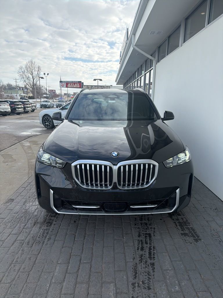 New 2026 BMW X5 xDrive40i w/ Climate Comfort Package image 2