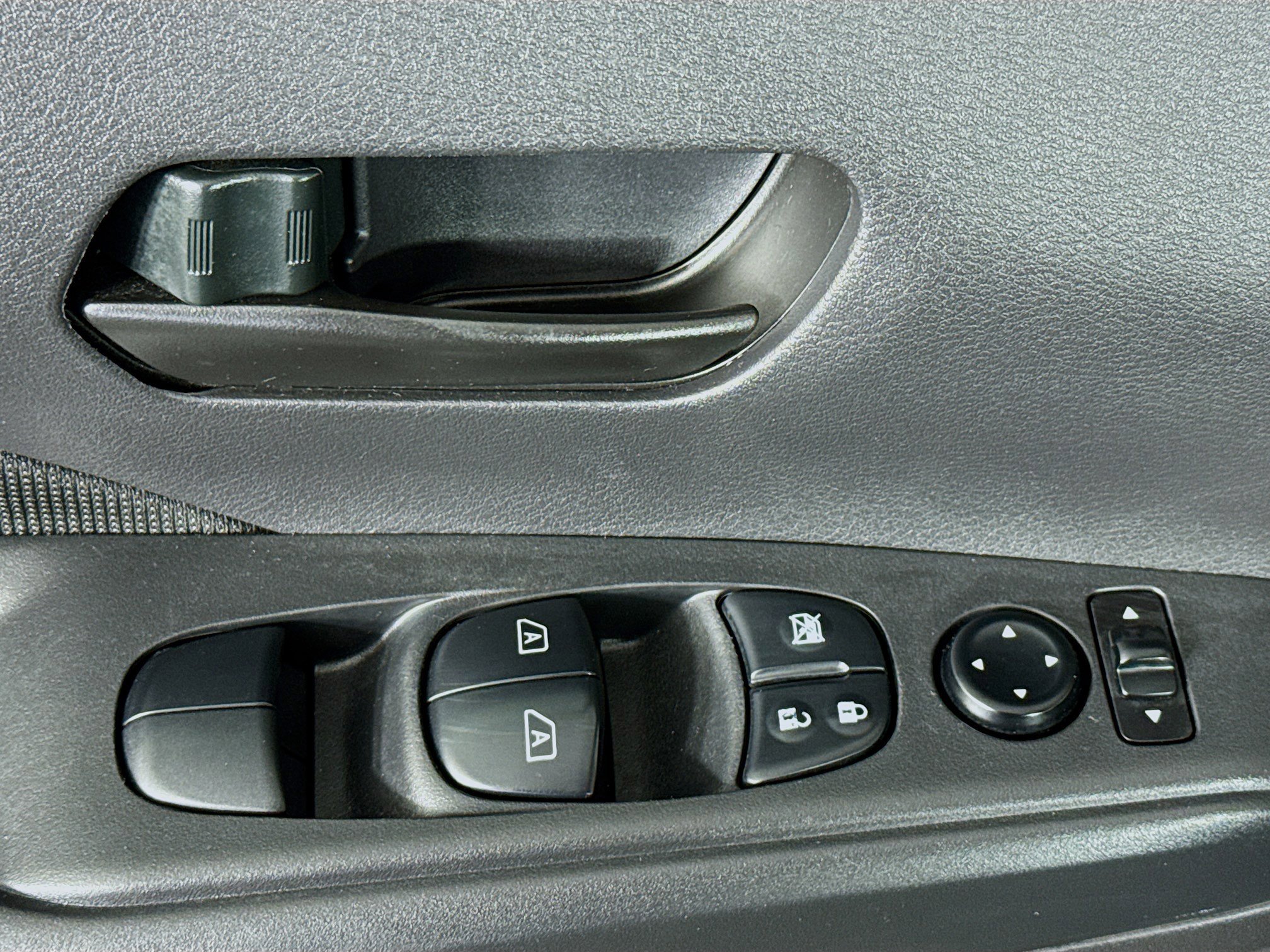 Used 2023 Nissan Kicks S image 23