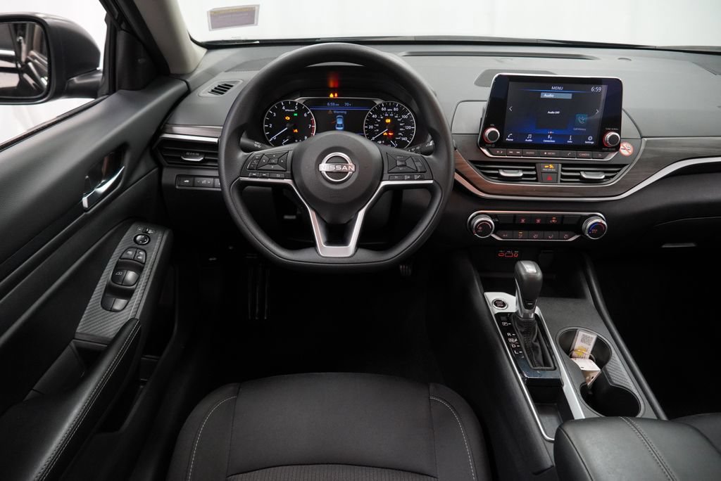 Used 2025 Nissan Altima 2.5 SV FWD image 22