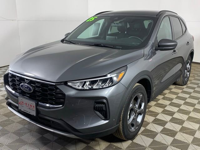 Used 2025 Ford Escape ST-Line AWD/4WD image 2