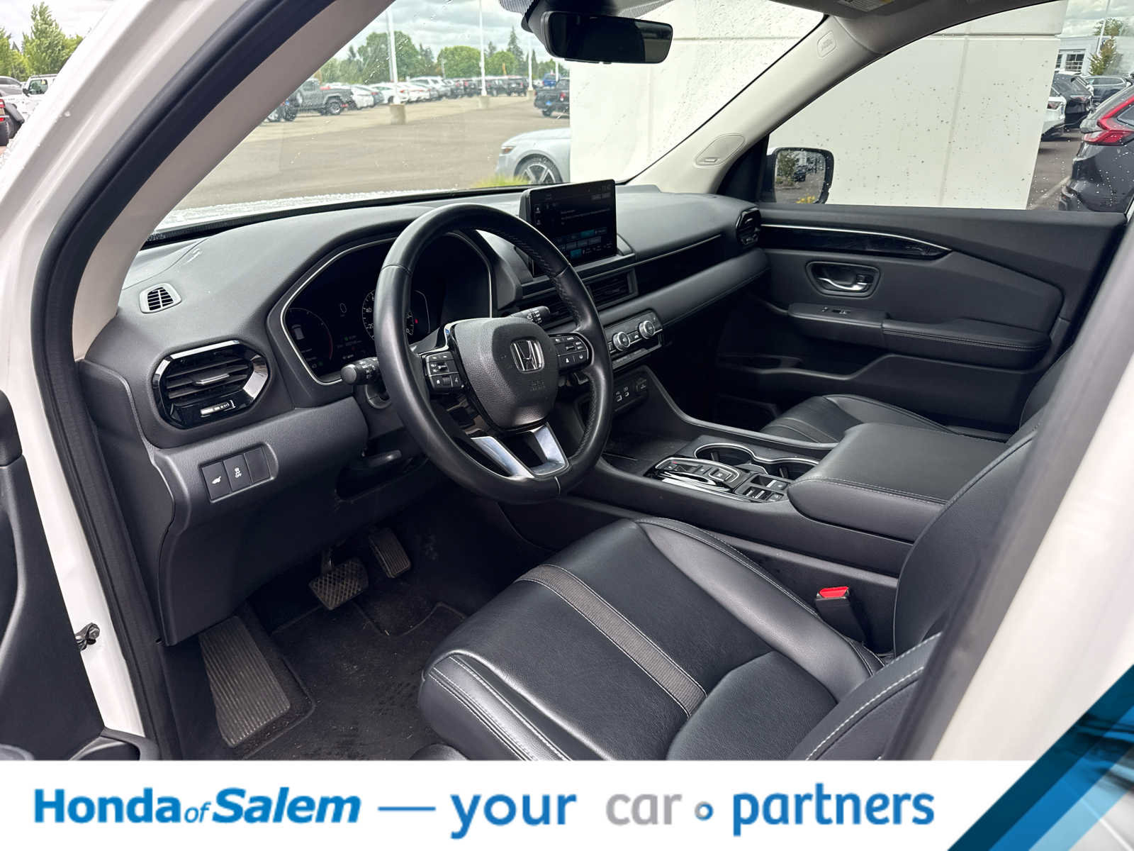 Used 2023 Honda Pilot Touring image 2