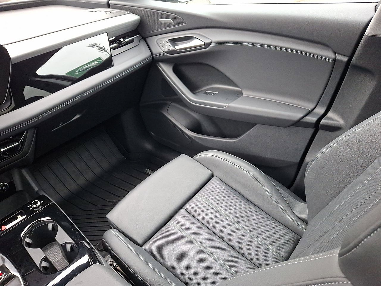 Used 2025 Audi Q6 e-tron Premium Plus image 11