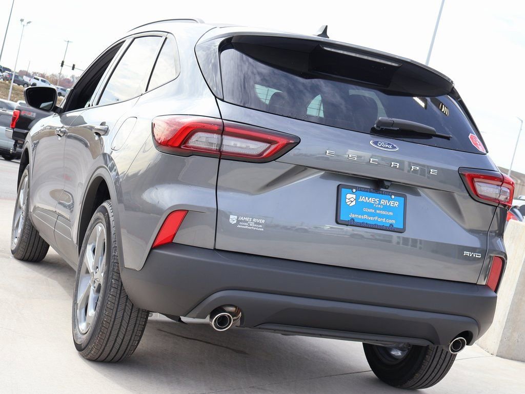 New 2026 Ford Escape ST-Line w/ Cold Weather Package image 3