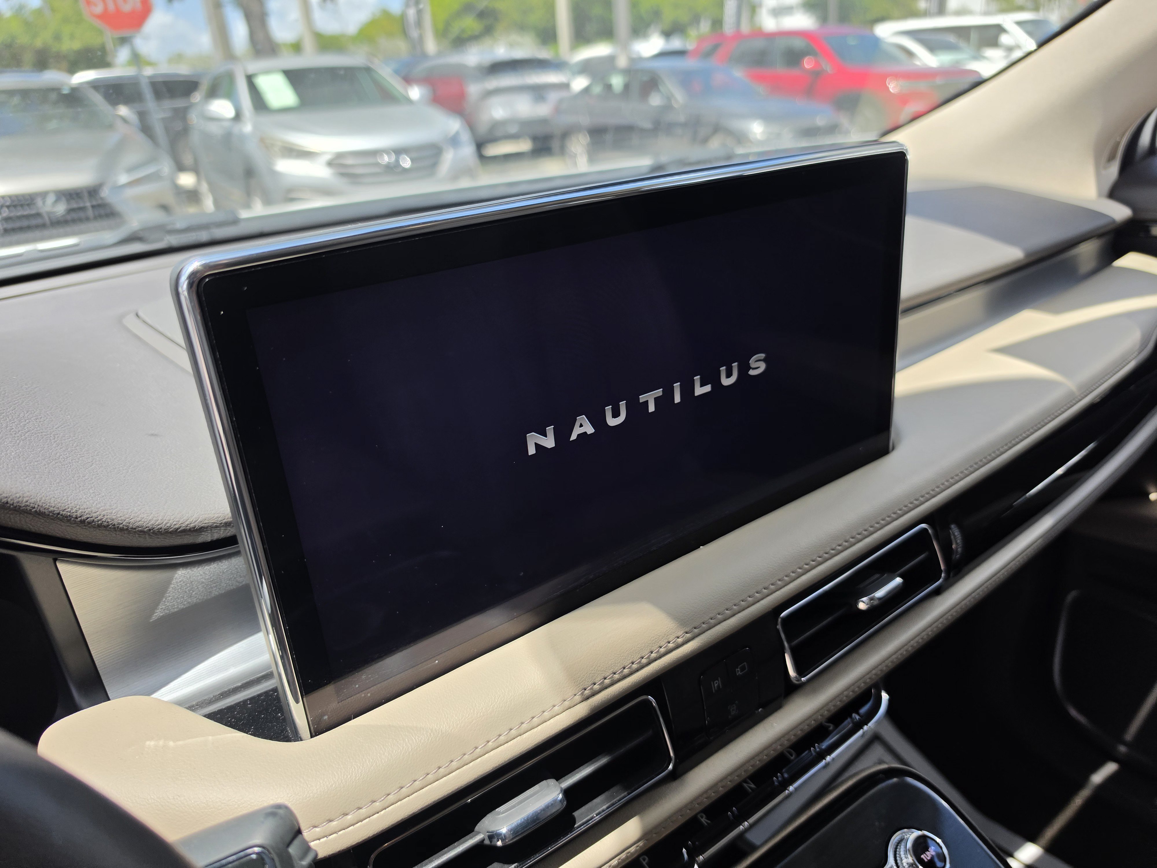 Used 2023 Lincoln Nautilus AWD image 18