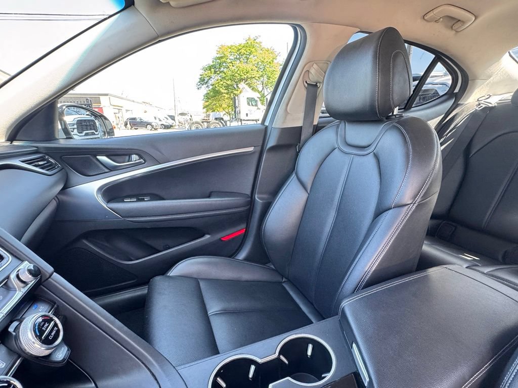 Used 2022 Genesis G70 2.0T AWD/4WD image 14