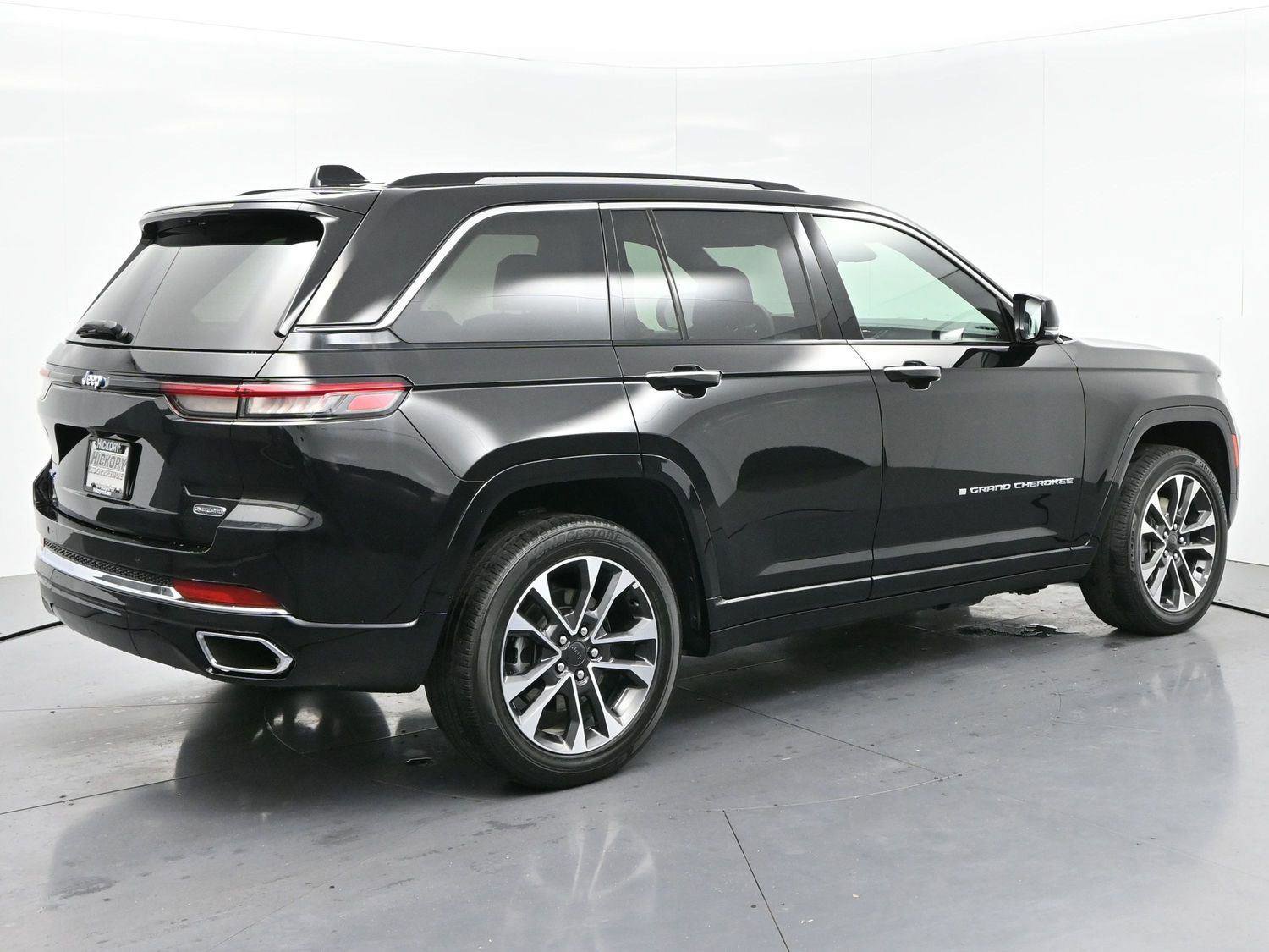 Used 2022 Jeep Grand Cherokee Overland AWD/4WD image 7
