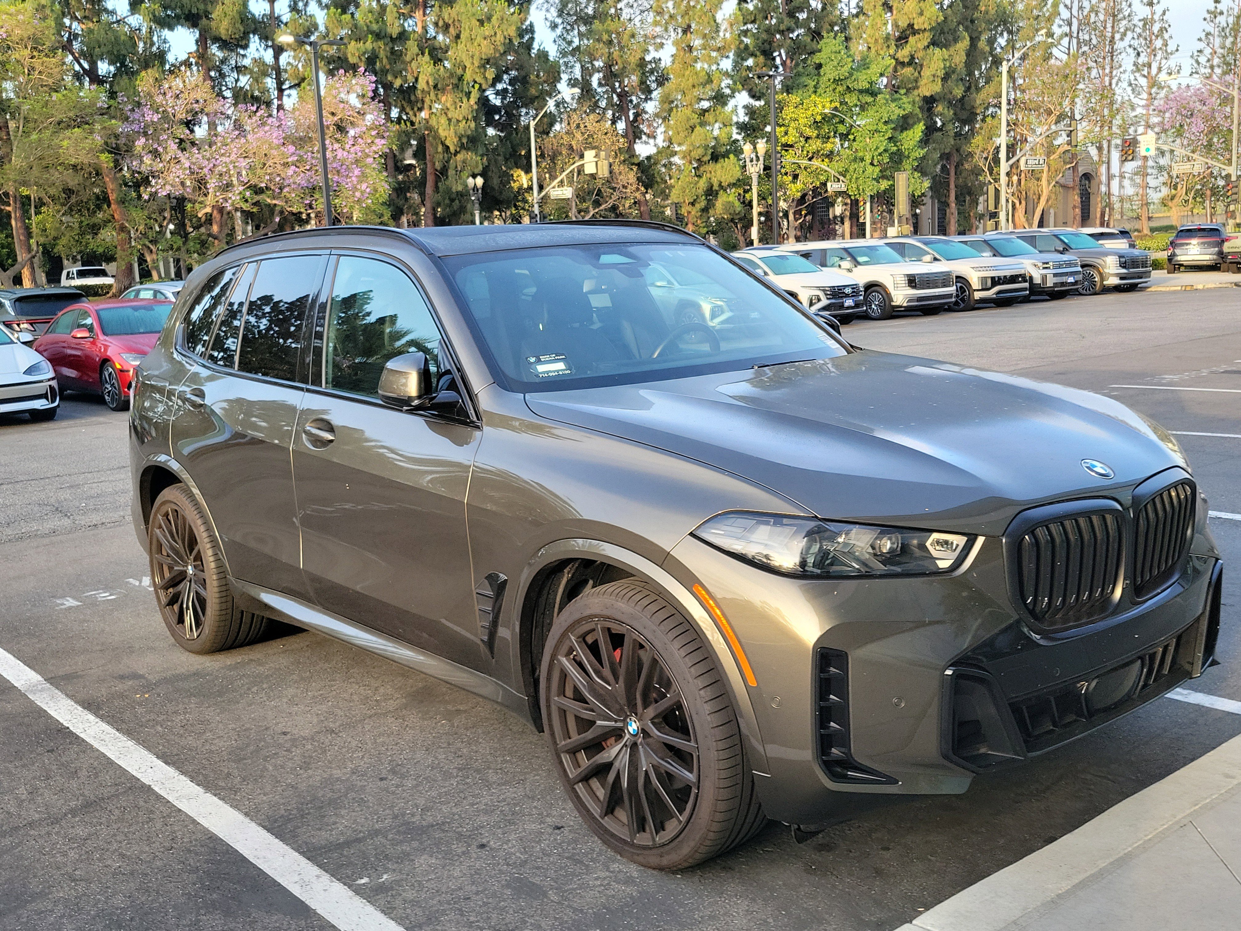 Used 2024 BMW X5 xDrive40i w/ M Sport Package AWD/4WD image 3