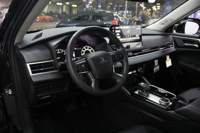 New 2026 Mitsubishi Outlander ES FWD image 5