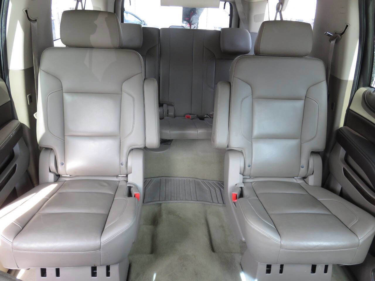 Used 2016 Chevrolet Suburban LT image 25