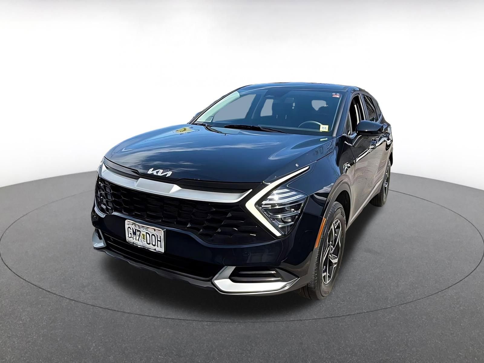 Used 2025 Kia Sportage LX image 3