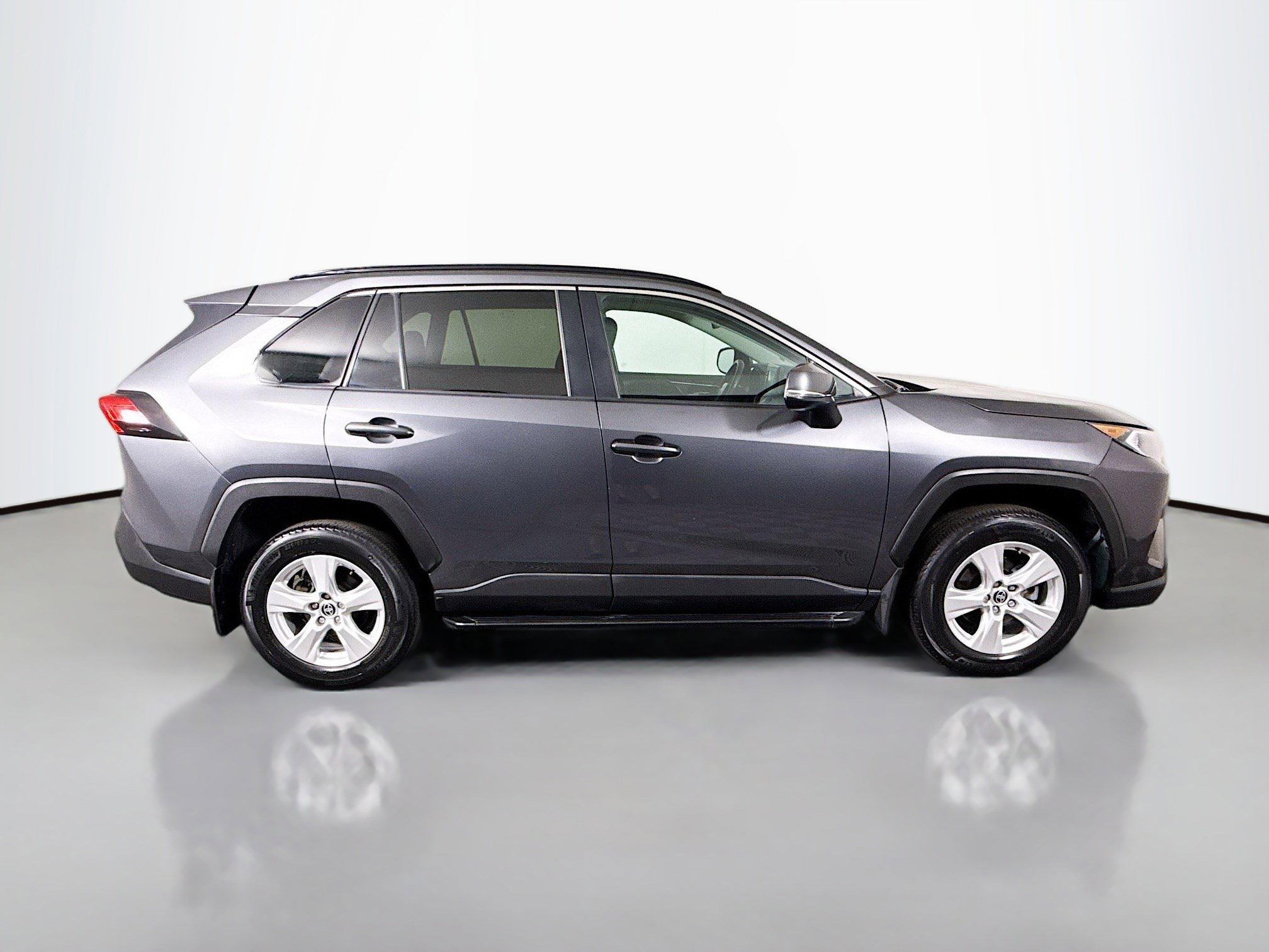Used 2021 Toyota RAV4 XLE w/ Convenience Package image 11