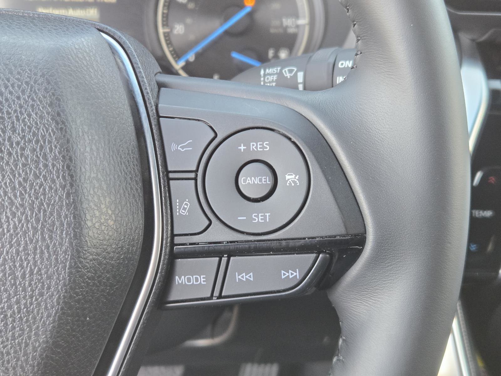 Used 2024 Toyota Venza XLE image 17